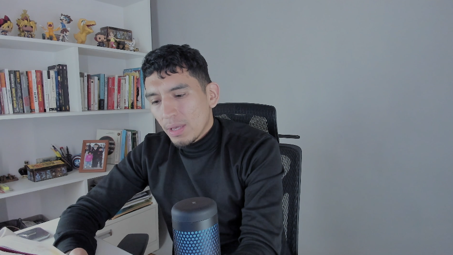 tony con libro